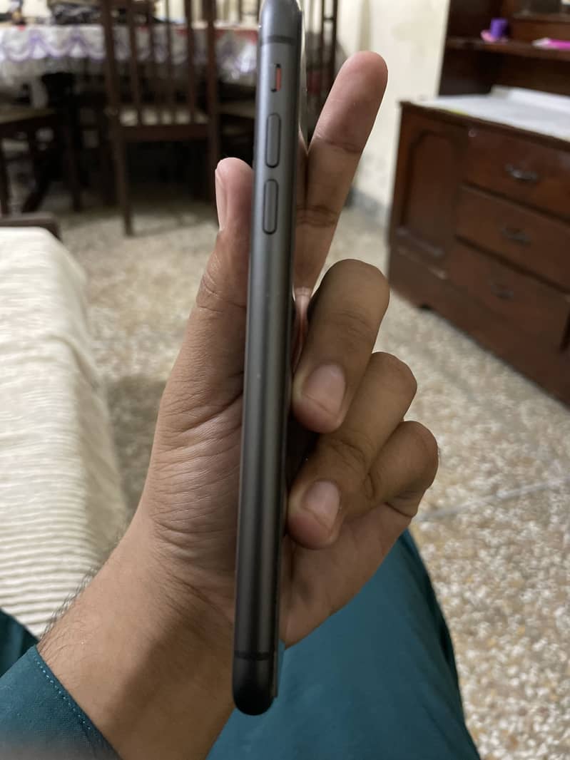 Apple iPhone 11 3