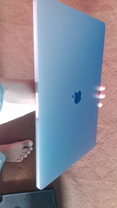 MacBook Pro 2019 32Gb RAM 512GB MVME 6 GB Graphics Card