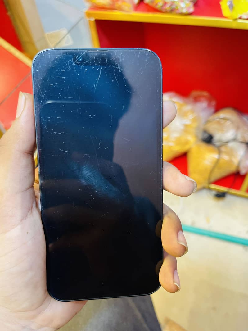 iPhone 13 Sim lock 1