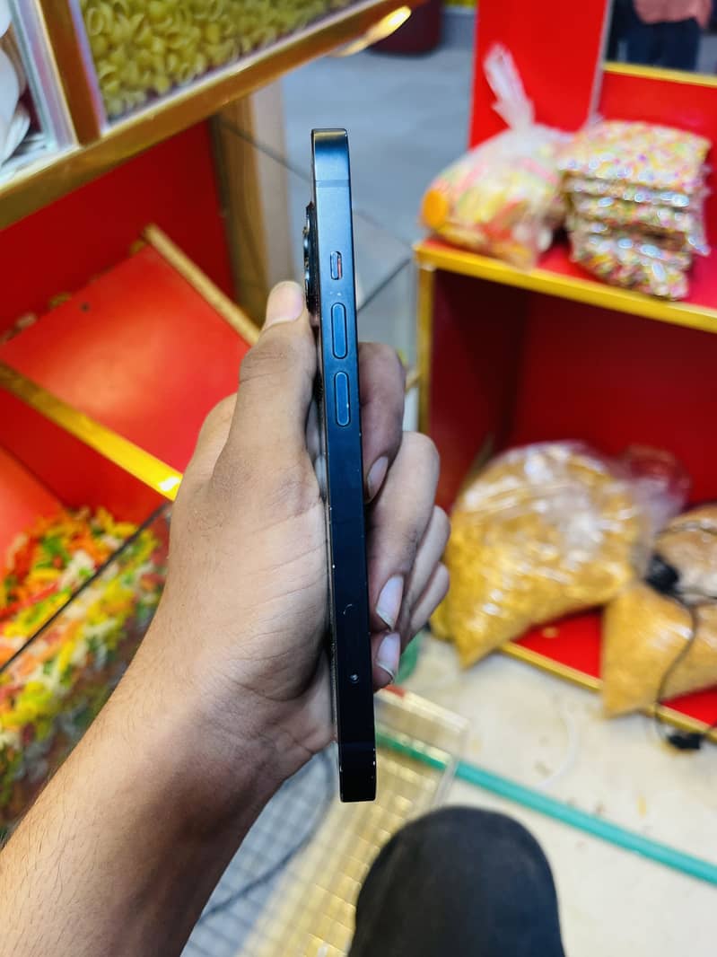 iPhone 13 Sim lock 3