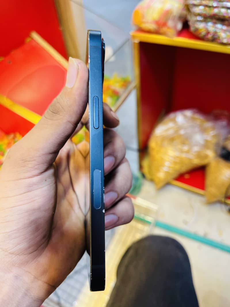 iPhone 13 Sim lock 4