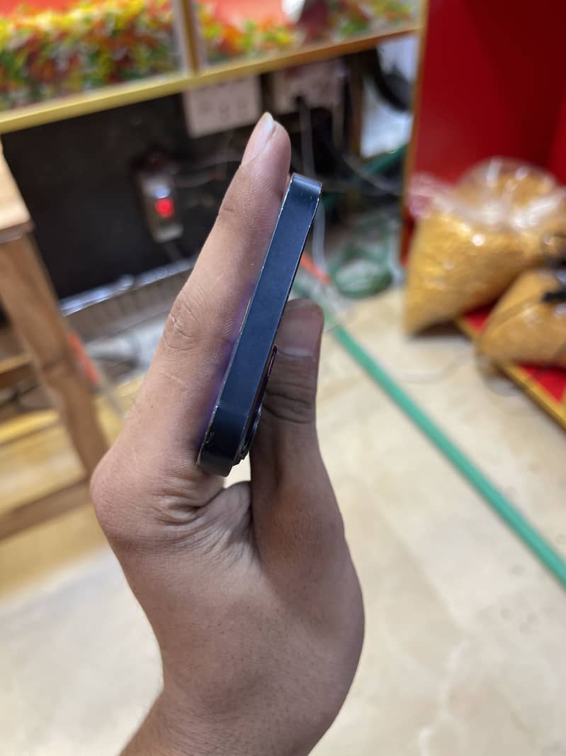 iPhone 13 Sim lock 5