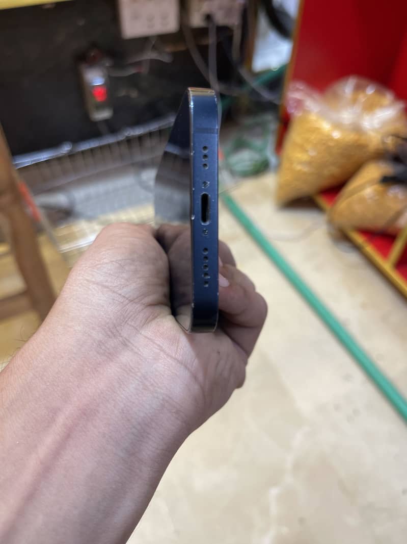 iPhone 13 Sim lock 6