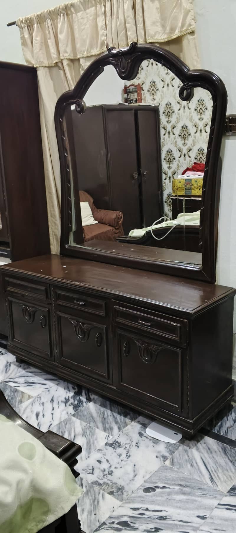a dressing table 1