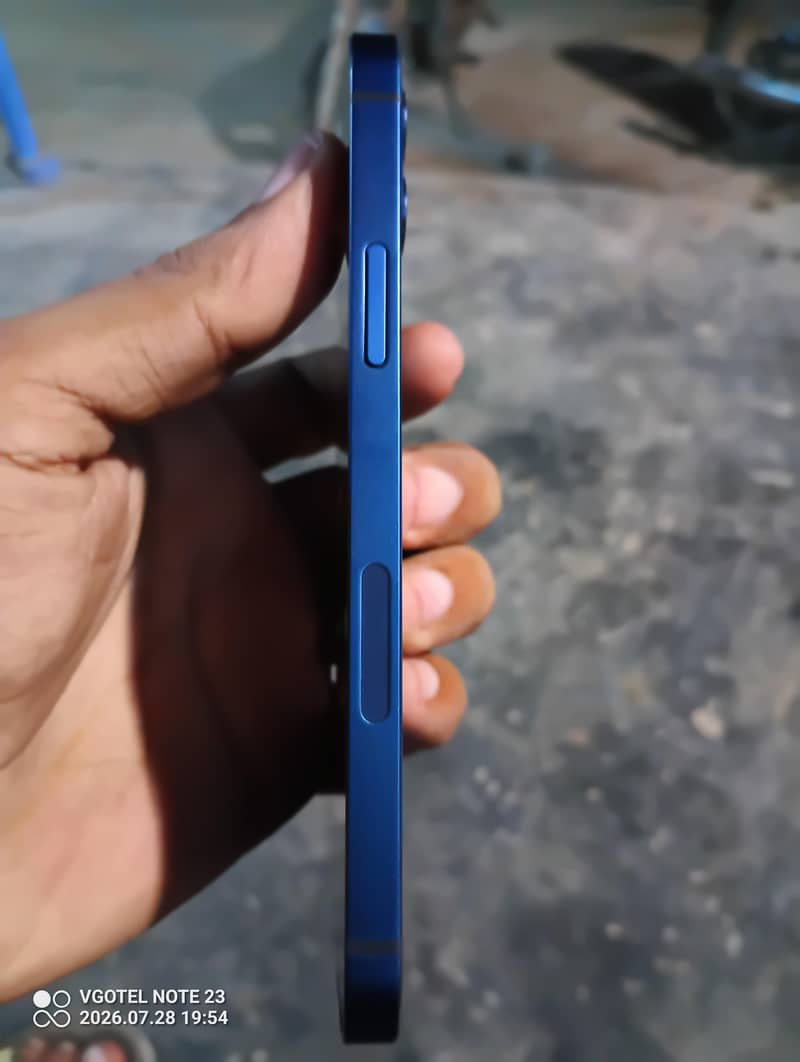 Apple iPhone 12 1