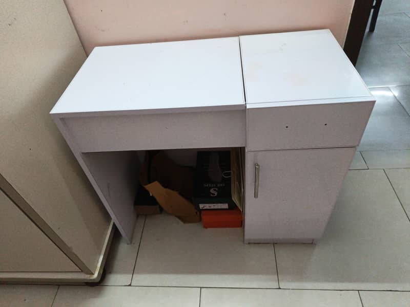 white dressing table 1