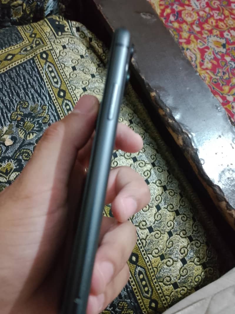 Apple iPhone 11 0