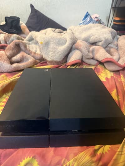 PS4 500 Gb  , Jailbreak , many games installed,1-2 CD games