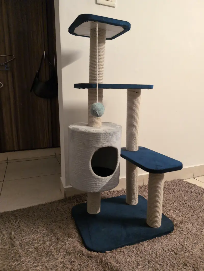Cat Tree House / Cat Scratching Post with Tunnel – Good Condition — photo 2