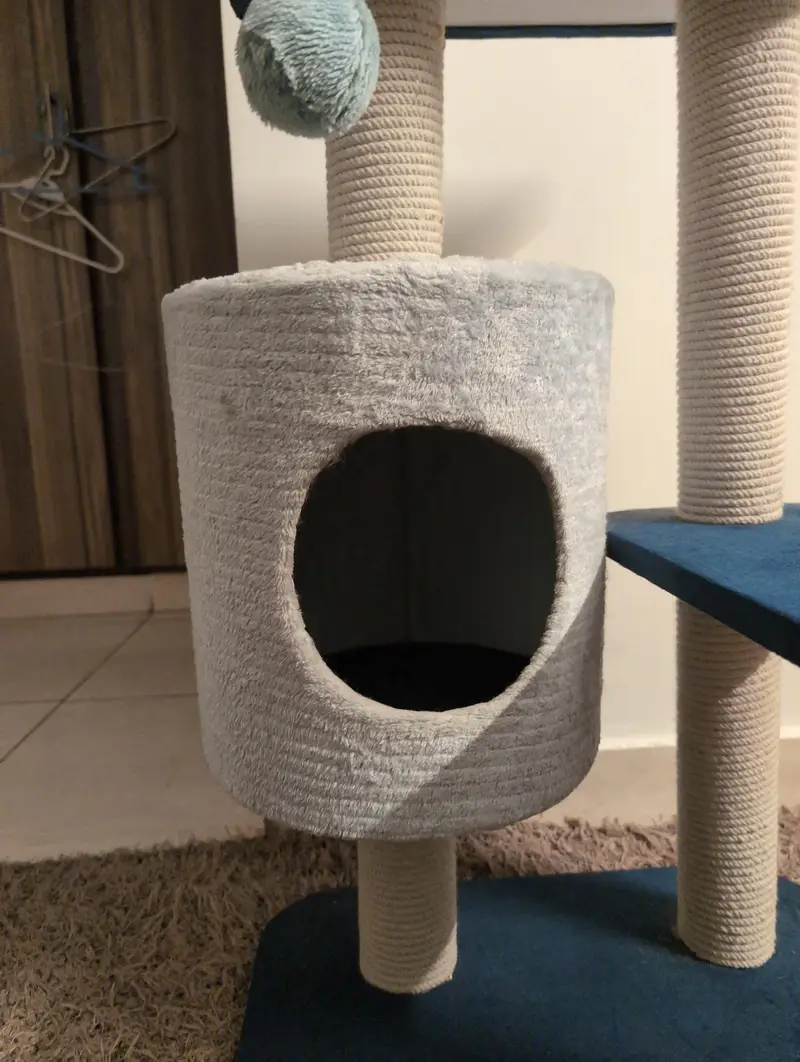 Cat Tree House / Cat Scratching Post with Tunnel – Good Condition — photo 5