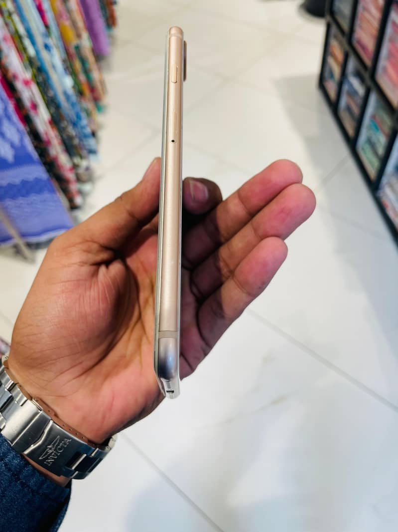 Apple iPhone 8 Plus 4