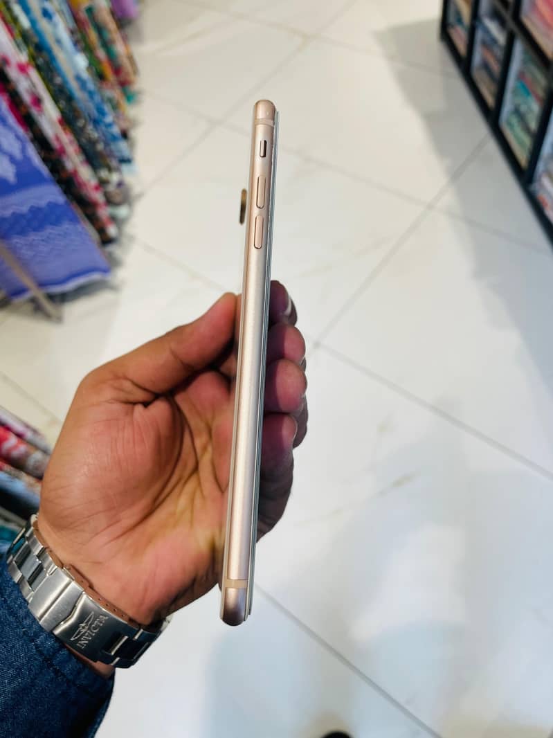 Apple iPhone 8 Plus 5
