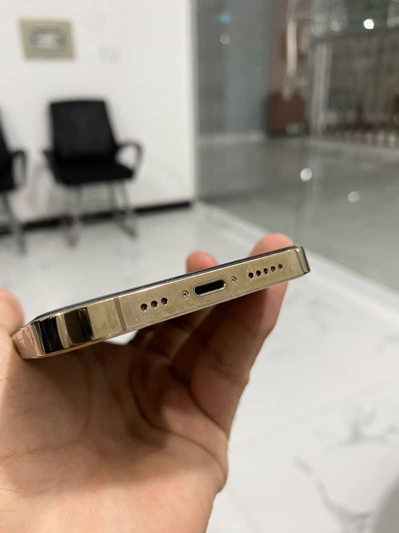 Apple iPhone 12 Pro 4