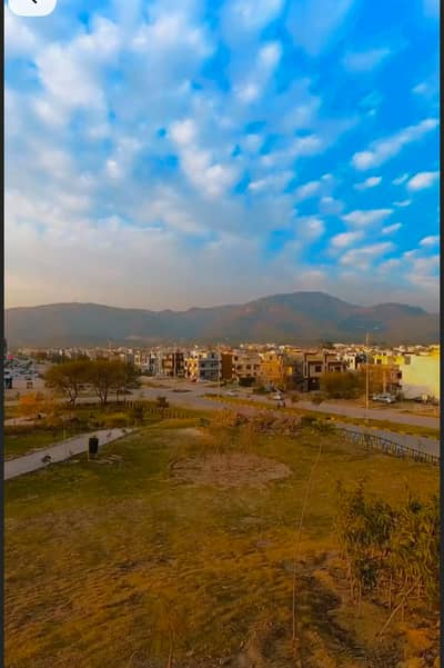 FOR SALE 600 Sqyrd Corner Residential Plot CDA Transfer D_12/2