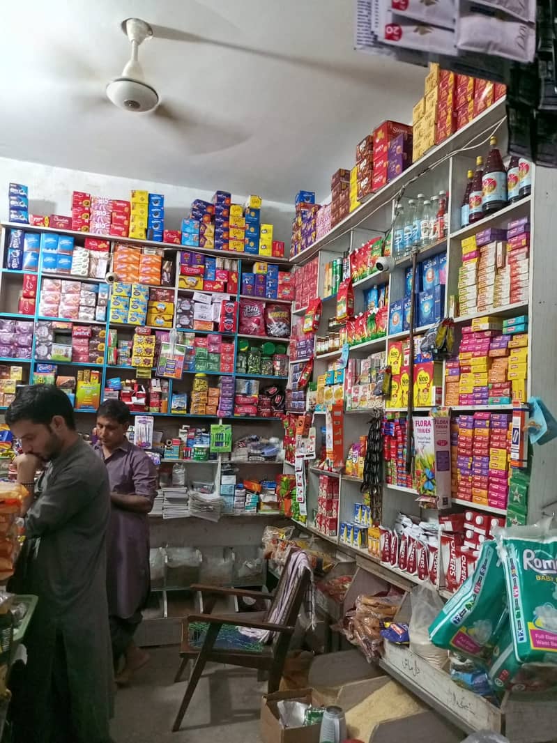 کریانہ سٹور برائے فروخت بڑی تین شٹر دوکان 7