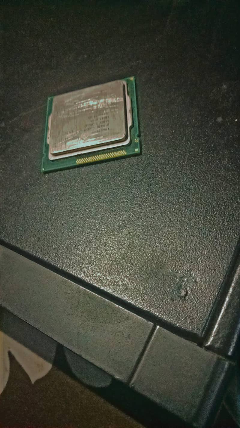 core  i3 processor third generation  or 1gb card 0
