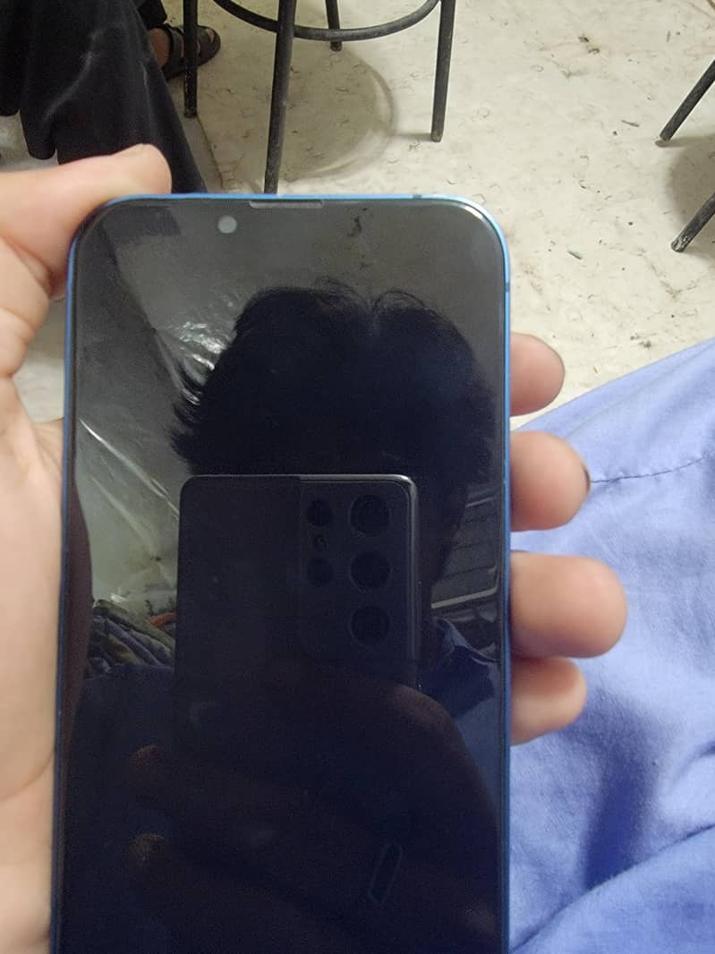 Apple iPhone 13 4