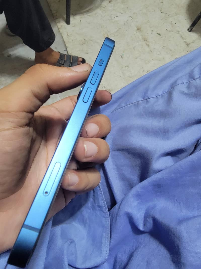 Apple iPhone 13 6
