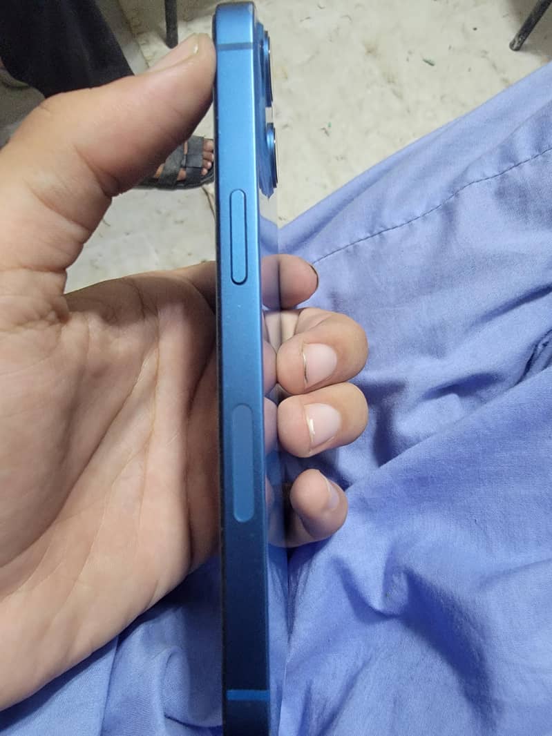 Apple iPhone 13 7