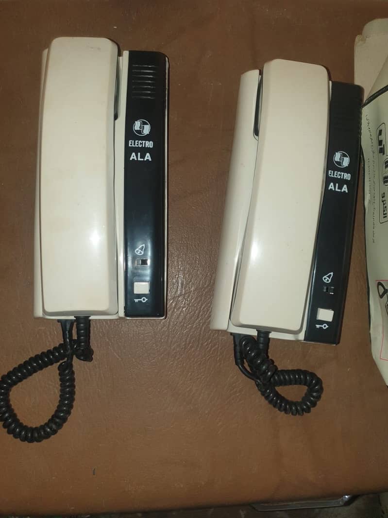 Automatic door lock and intercom 0