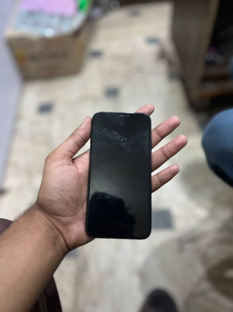 Apple iPhone X 4