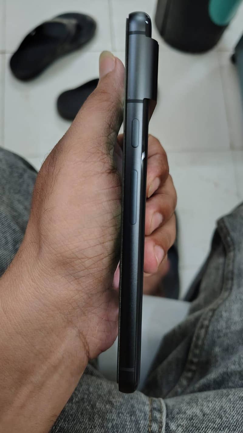 Google Pixel 8 4