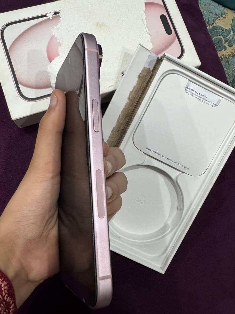 Apple iPhone 15 4