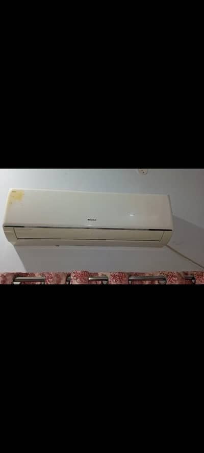 1.5 ton gree ac excellent working in home on solar plates