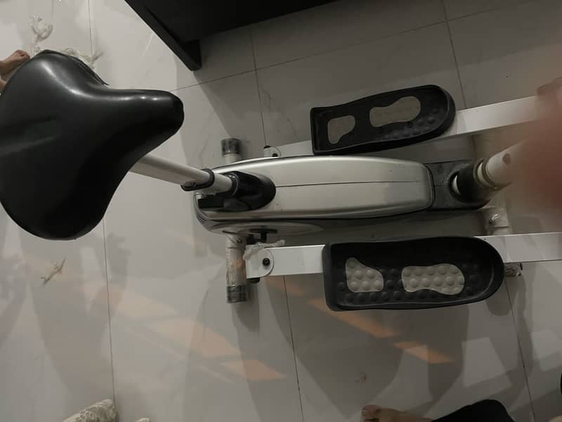 Exercise Cycle Excellent Condition 5