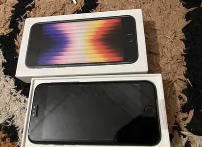 Apple iPhone SE 3rd Gen with box and cable waterpack