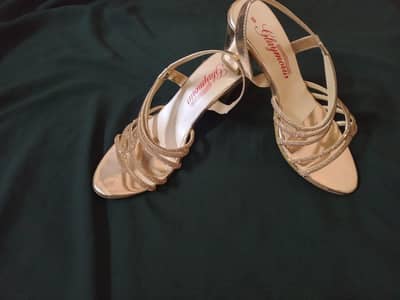 Glamour Branded Golden Party Sandals Size 8