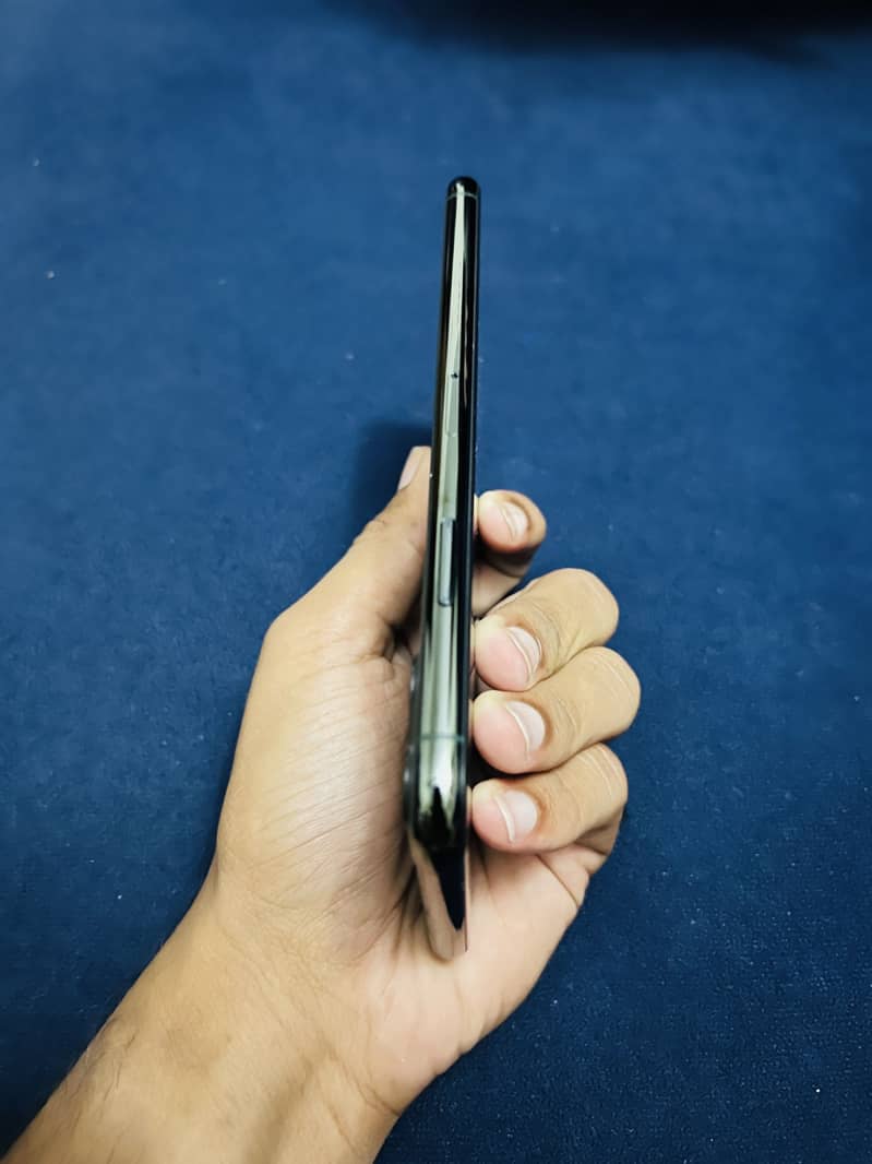 iPhone 11 Pro Max 8
