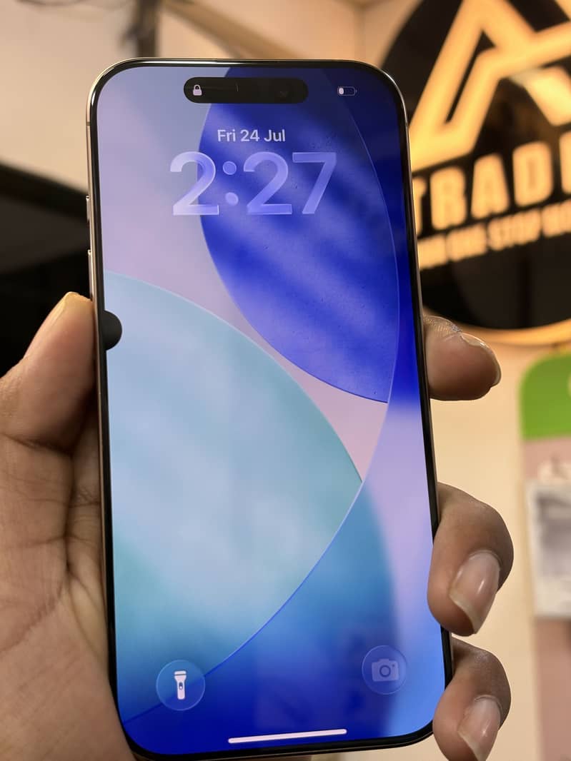 Apple iPhone 16 Pro 1