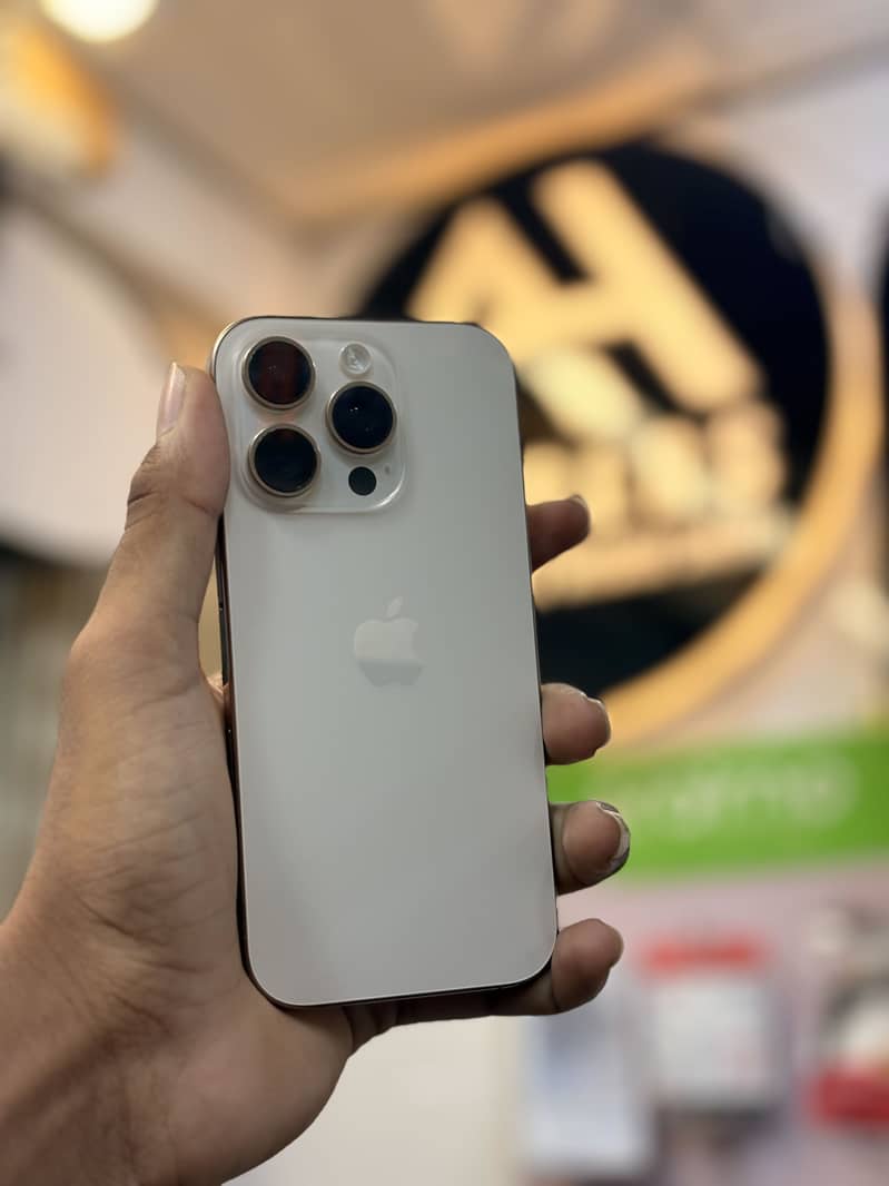 Apple iPhone 16 Pro 4