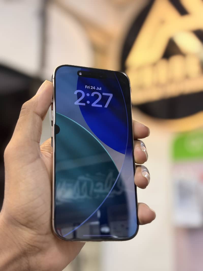 Apple iPhone 16 Pro 8