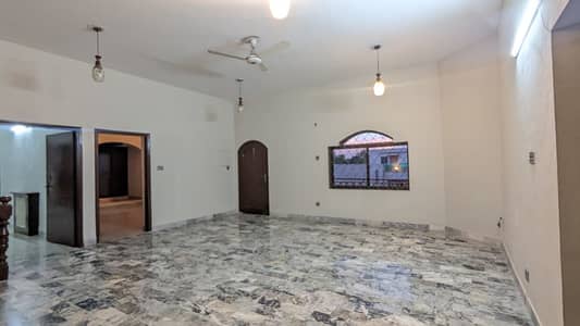 FOR SALE 500 Sqyrd Livable Triple Storey Duplex House CDA F_11/3
