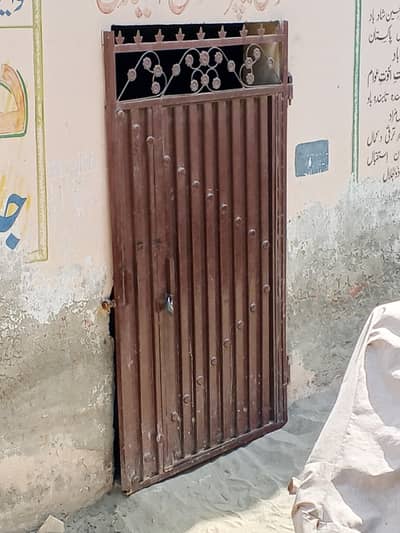 main gate for urgent sale