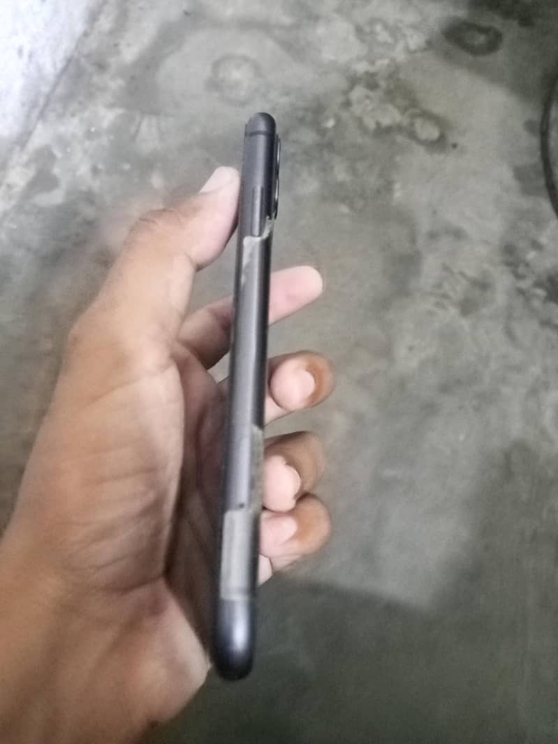 Apple iPhone 11 3