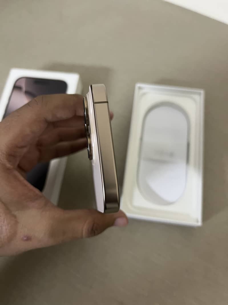 iPhone 16 Pro 1