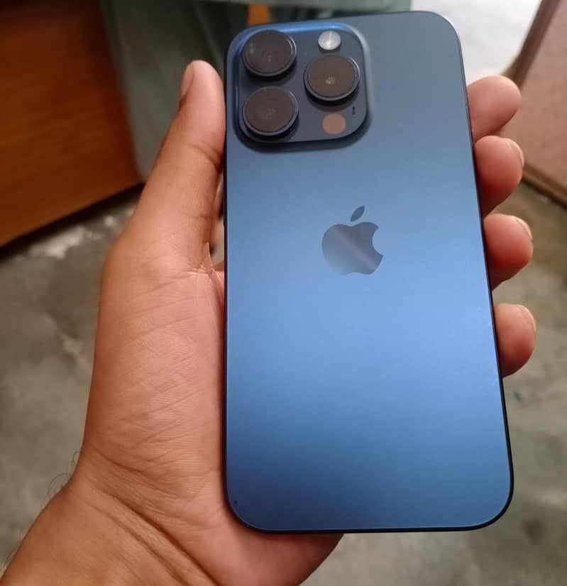 Apple iPhone 15 Pro 0