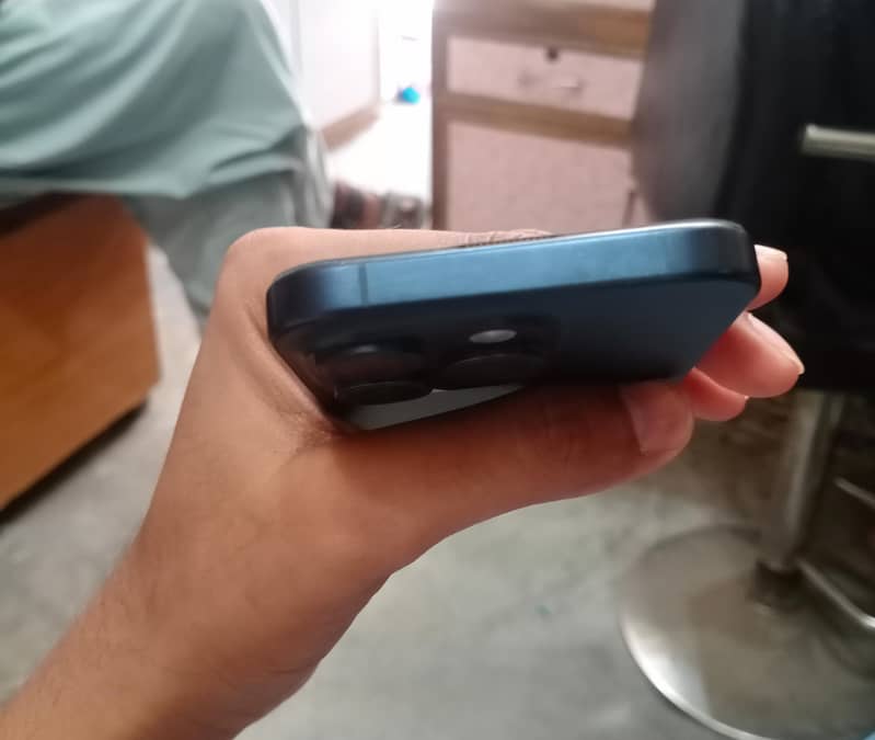 Apple iPhone 15 Pro 3