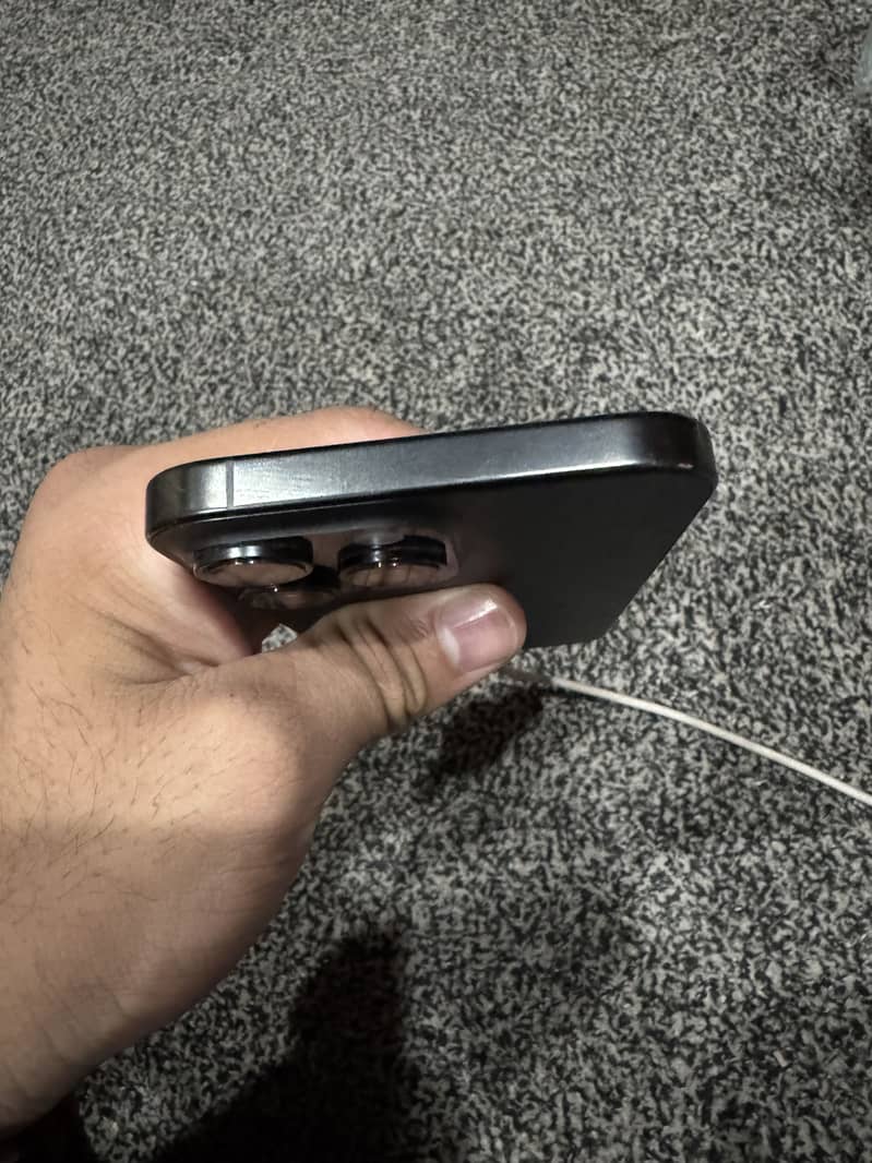 iphone 16 Pro Max 4