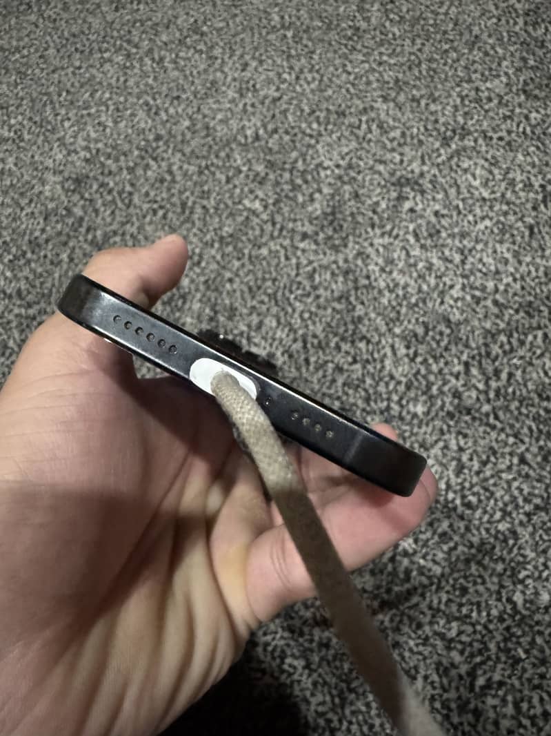 iphone 16 Pro Max 5