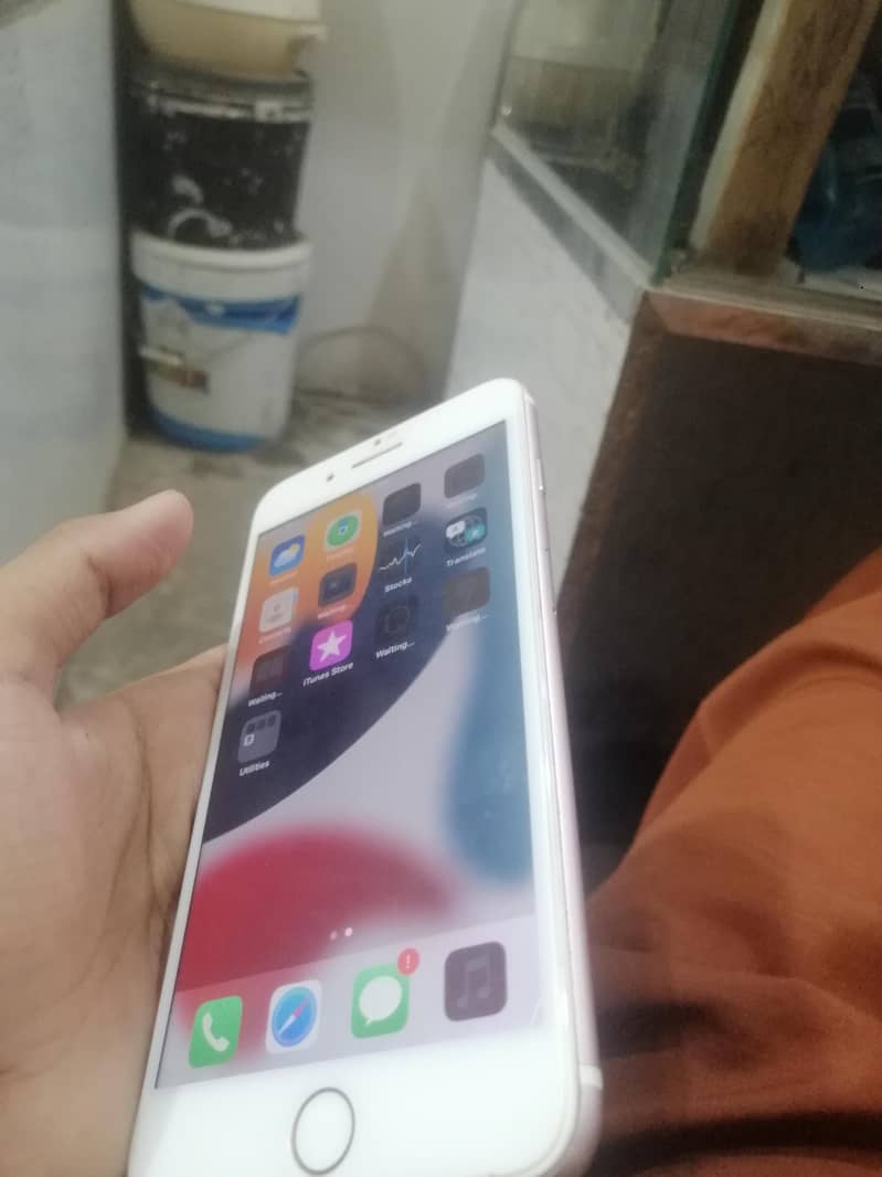 Apple iPhone 7 Plus 0