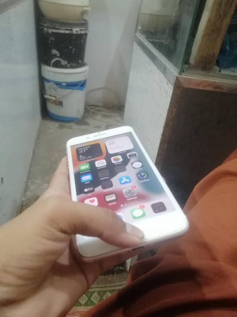 Apple iPhone 7 Plus 1
