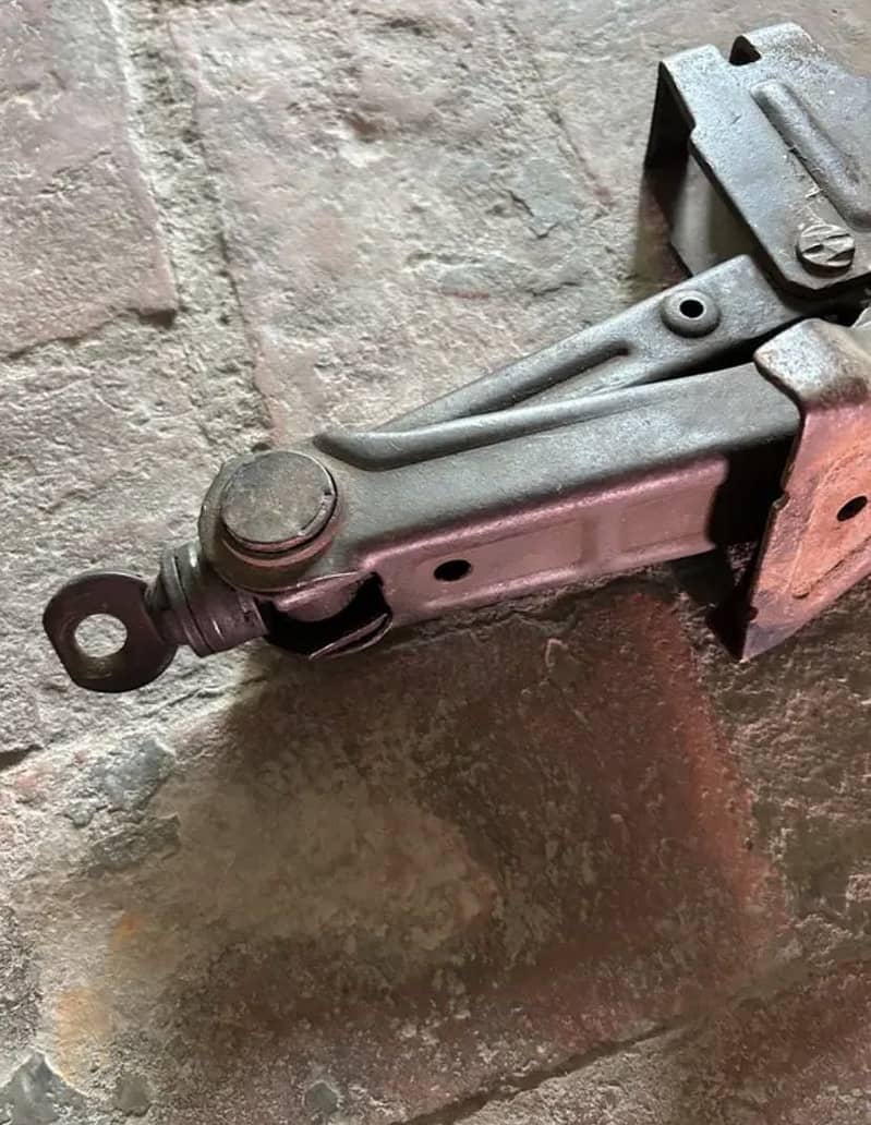 Car jack 3