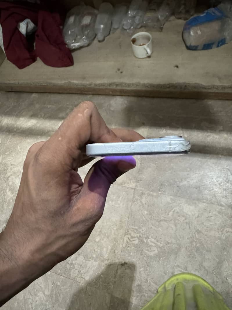 Apple iPhone 15 4
