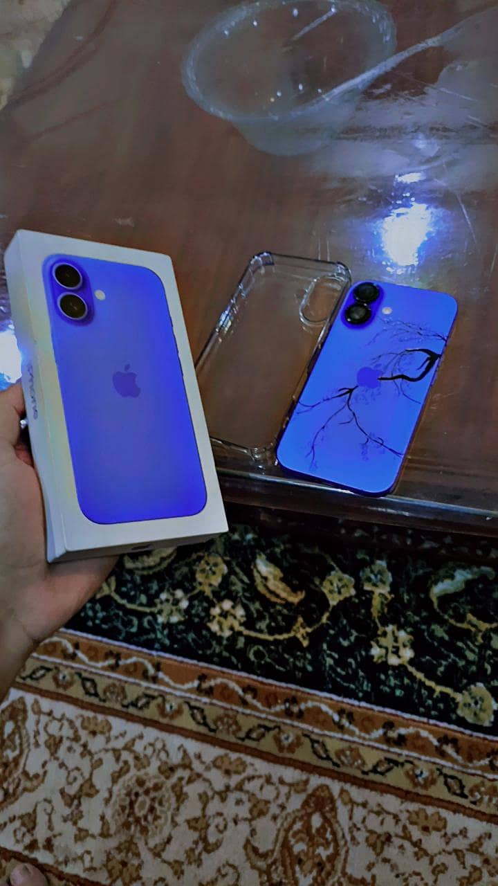 Apple iPhone 16 0