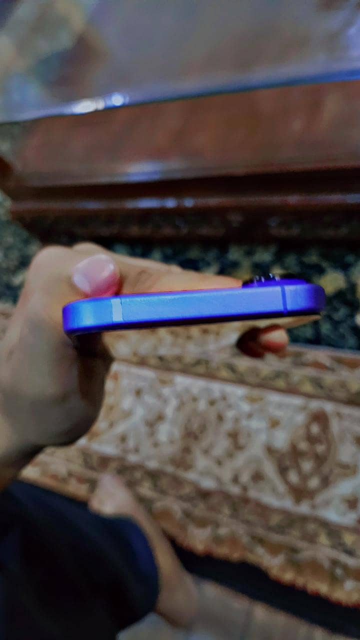 Apple iPhone 16 3