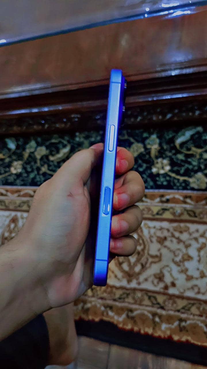 Apple iPhone 16 4
